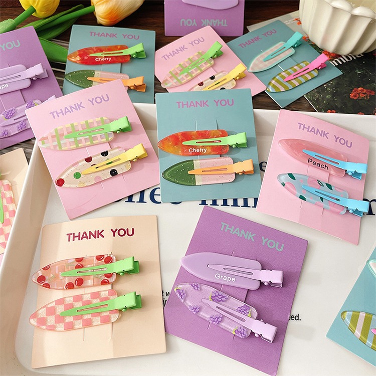 hellokitty hair clips, kitten traceless hair clips, female ins style, sweet and cool kt cat hair clips, duckbillon hair accessories Application Scenario