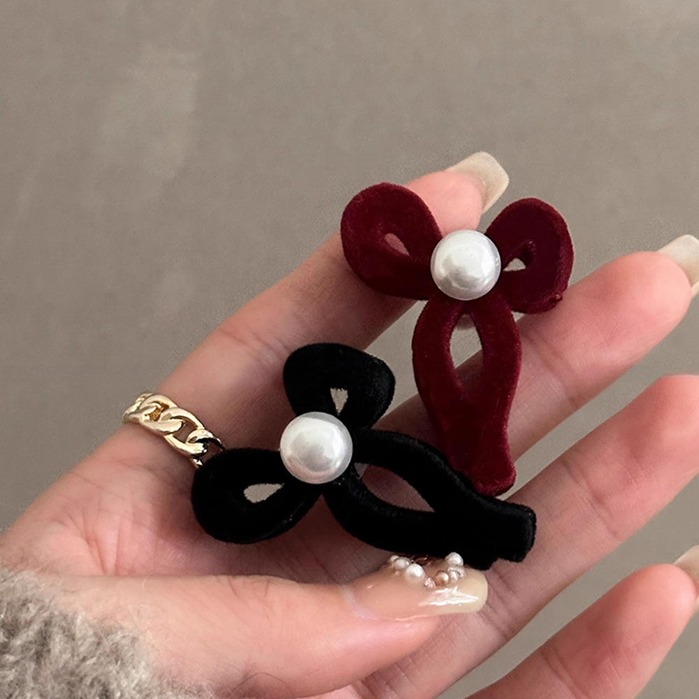 Velvet bow with pearl hairpin, small, high-end style bow hairpin for women, new spring and summer style, cute side clip details Picture