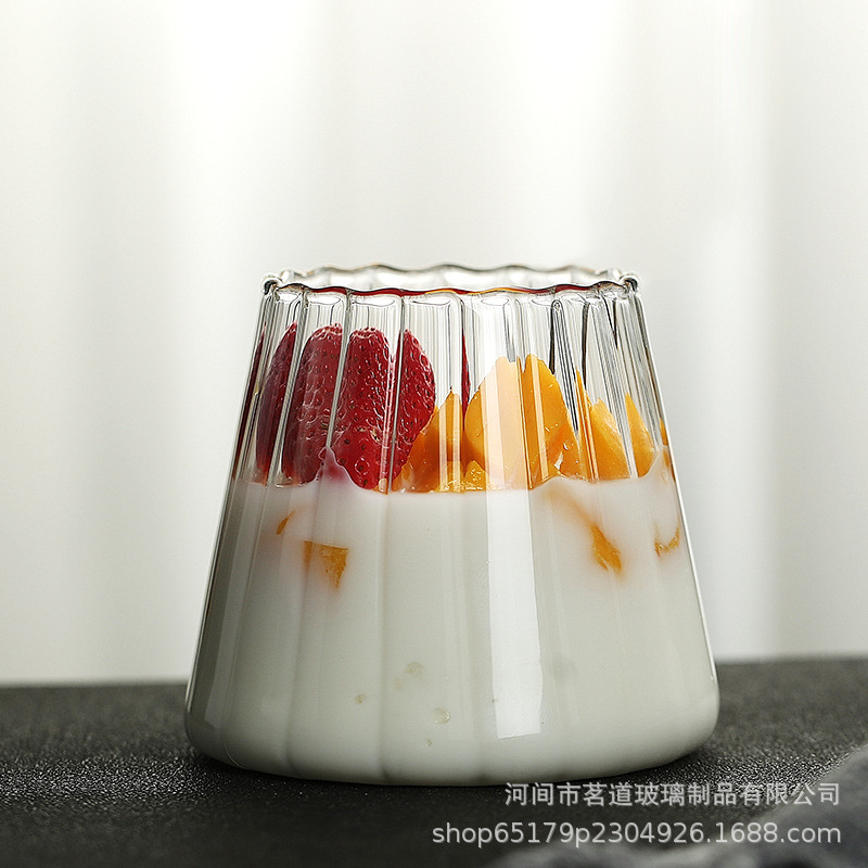 Creative high boron glass cups with vertical patterns, transparent drinking cups, household tea cups, wine glasses, cold drinks, juice and coffee cups, ins full figure