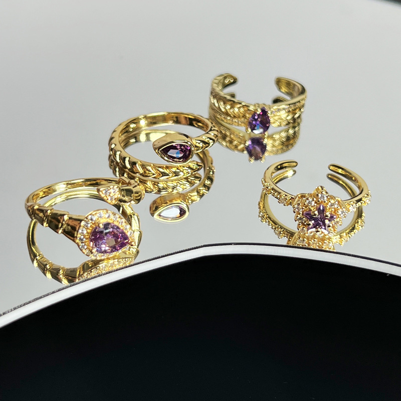 A purple diamond star snake-shaped opening ring with a mid-season autumn and winter atmosphere for women on Instagram. It has a cold style and a sweet and cool quality, making it an index finger Application Scenario