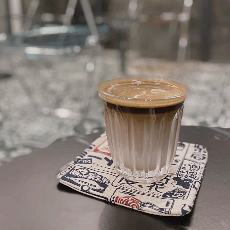 Vertical patterned glass cup, latte art iced latte, simple and retro, dirty coffee cup, espresso cup, Australian white cup details Picture