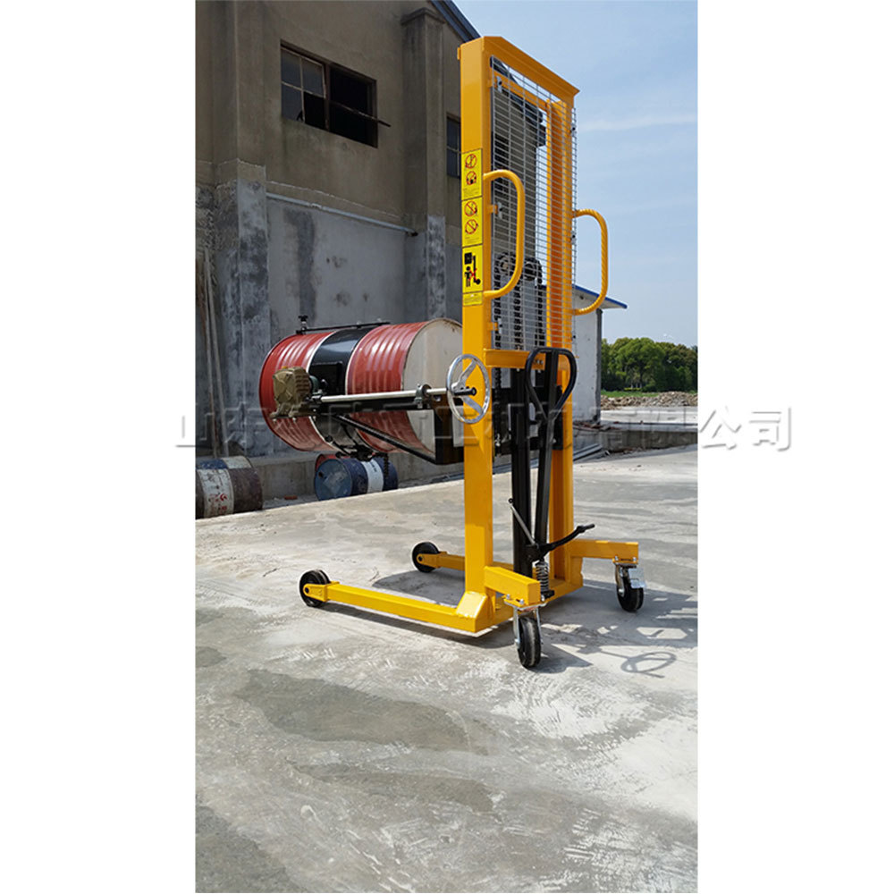 Small steel oil drum transporter, iron drum and plastic drum loading equipment, wharf and warehouse hydraulic oil transport vehicle Application Scenario
