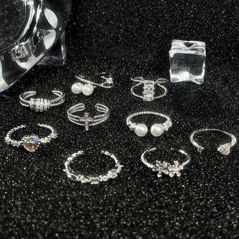 This delicate and exquisite, simple open ring with a twist pattern is a niche Instagram-style, light luxury and high-end ring trend for women Specification drawing