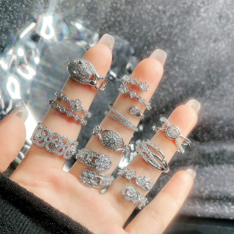 The new women's high-end, light luxury, full-diamond zircon open-top ring is fashionable and versatile, with a cold style as an autumn and winter accessory Application Scenario