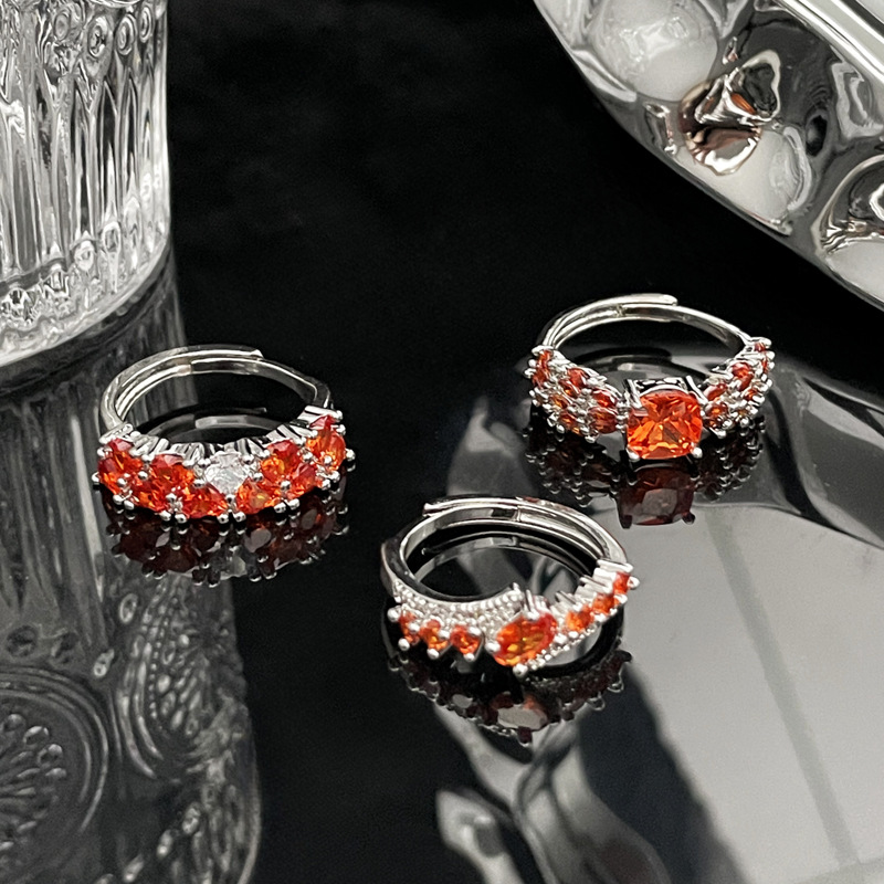 A new retro, niche, and sophisticated ring with a heart shape and full red diamonds, featuring a fashionable, light luxury, sweet and cool design Specification drawing