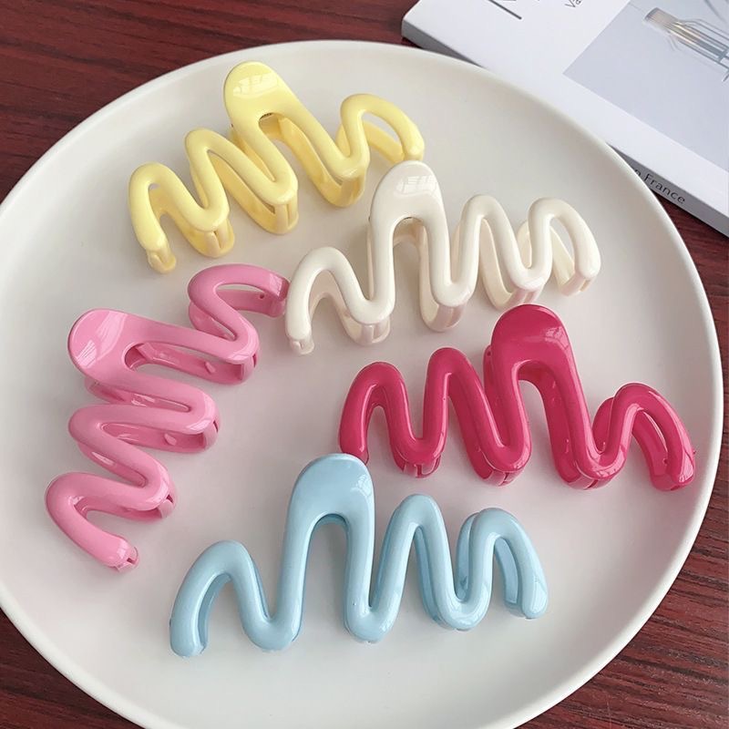 Candy-colored back head clip for women, high-end wavy hair, large clip, dopamine hair clip, headwear, shark clip full figure