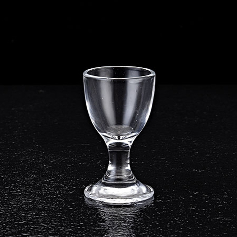 Crystal creative glass liquor swallowing cup, high-footed Maotai cup, spirits cup, transparent glass liquor cup gift set details Picture