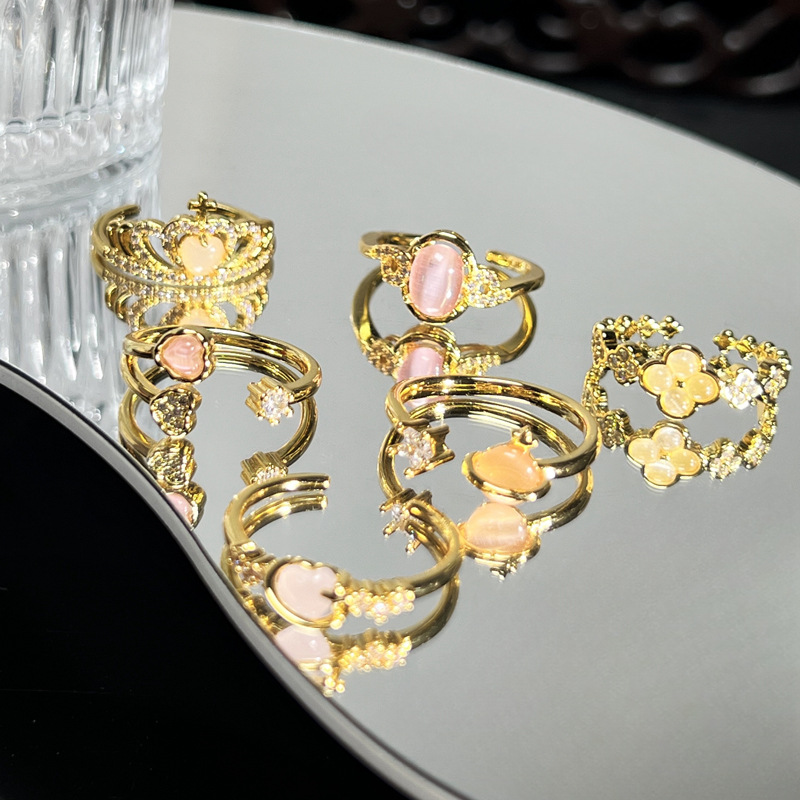 Korean style, sweet and elegant girl, cat's eye stone crown, heart-shaped opening ring, cold style, fashionable, simple and niche ring full figure