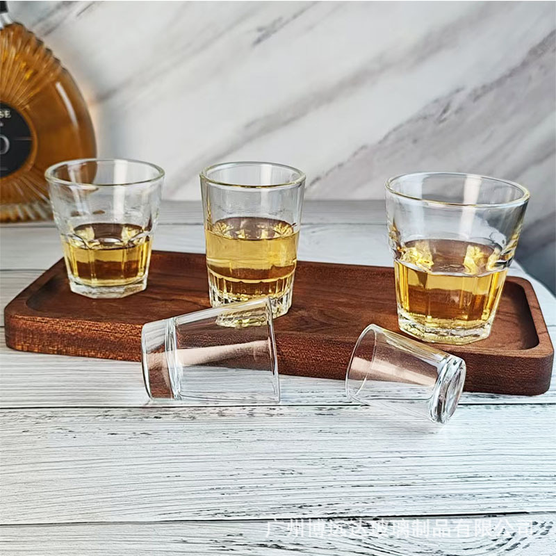 Tempered glass beer mugs, bar and KTV octagonal cups, thickened 2-liang liquor cups, restaurant and hotel wine cups, one-sip cups Application Scenario
