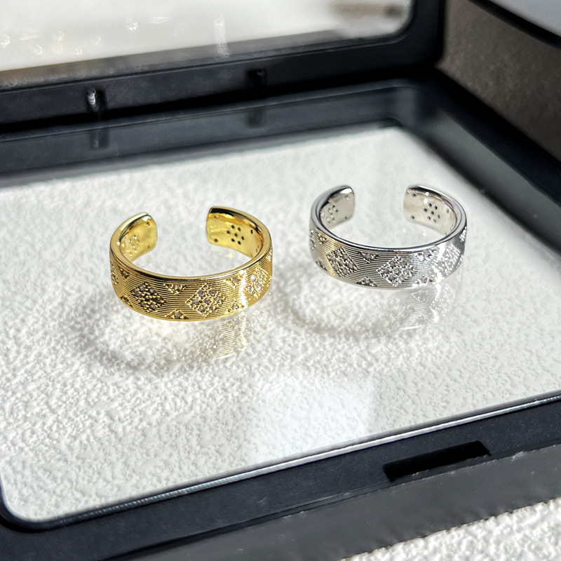French light luxury old money style diamond-shaped rings for women, simple and niche design, retro brushed and diamond-encrusted couple rings trend details Picture