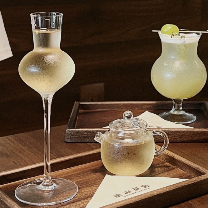 Creative glass cups, cold brew tea cups, new Chinese-style tall glasses, bar-specific champagne cups, retro niche juice cups details Picture