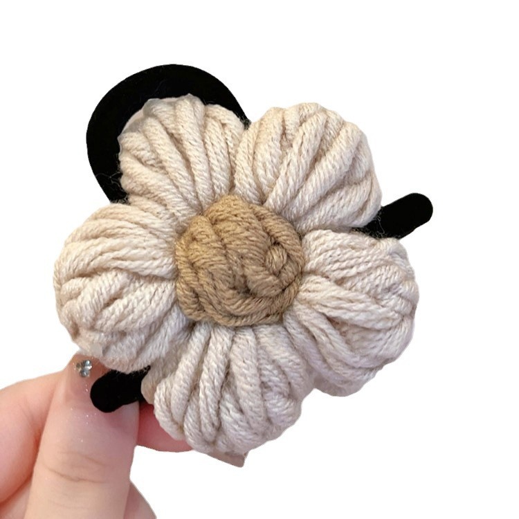 Spring and Summer woolen flower grappling clip, large shark clip, women's back of the head, 2025 new high-end clip hair accessory Item Picture