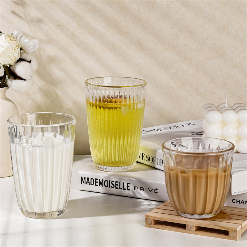 ins Cafe's retro vertical striped glass cups, single-item beverage cups, iced Americano cups, latte cups, latte art cups full figure