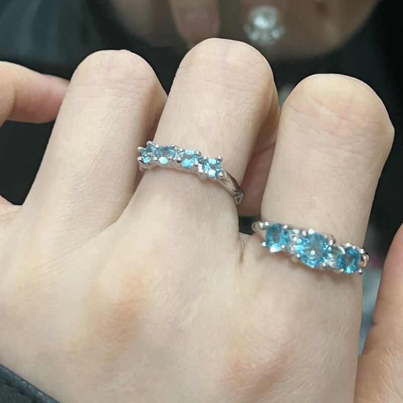 A niche design of a blue zircon ring for women, a stacked open-top ring, is trendy, fashionable, individualistic, sweet and cool style, and exudes a sense of sophistication Specification drawing