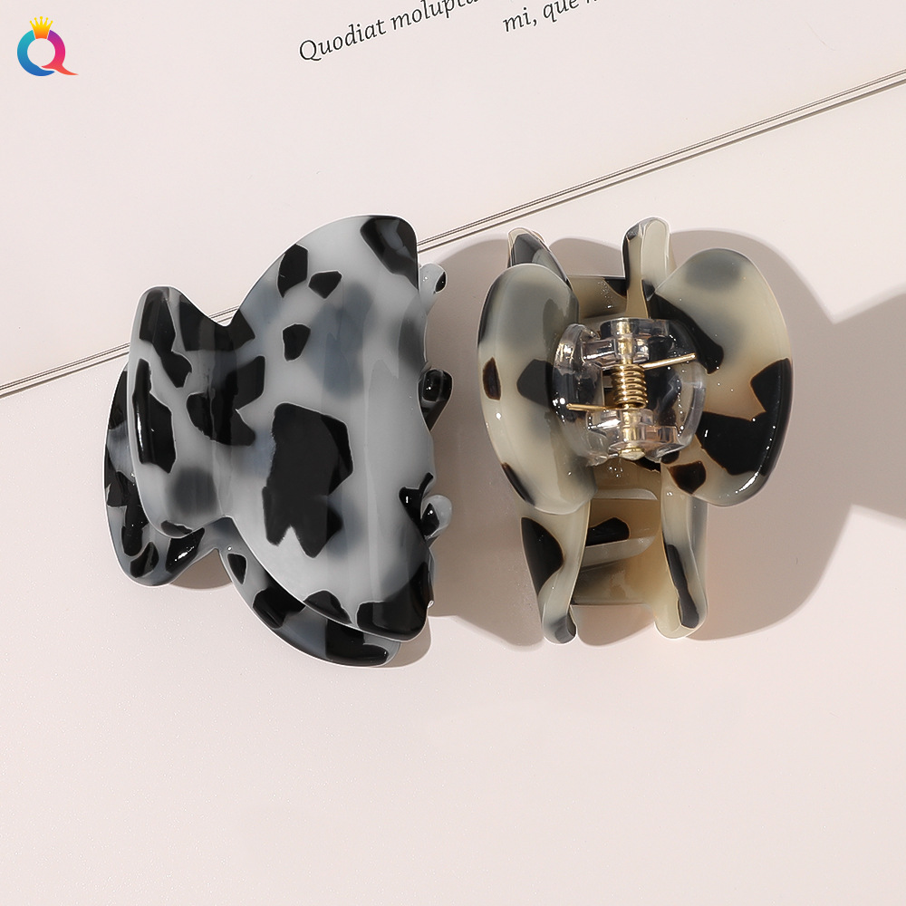 Qiyue Cross-border Acetic Acid Small Clip, fashionable leopard Print hair clip, semi-grab hair clip, high-end summer hair accessory wholesale Application Scenario