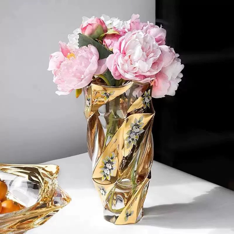 A fashionable and light luxury hand-painted enamel vase with Bohemian-style countertop for home decoration Application Scenario