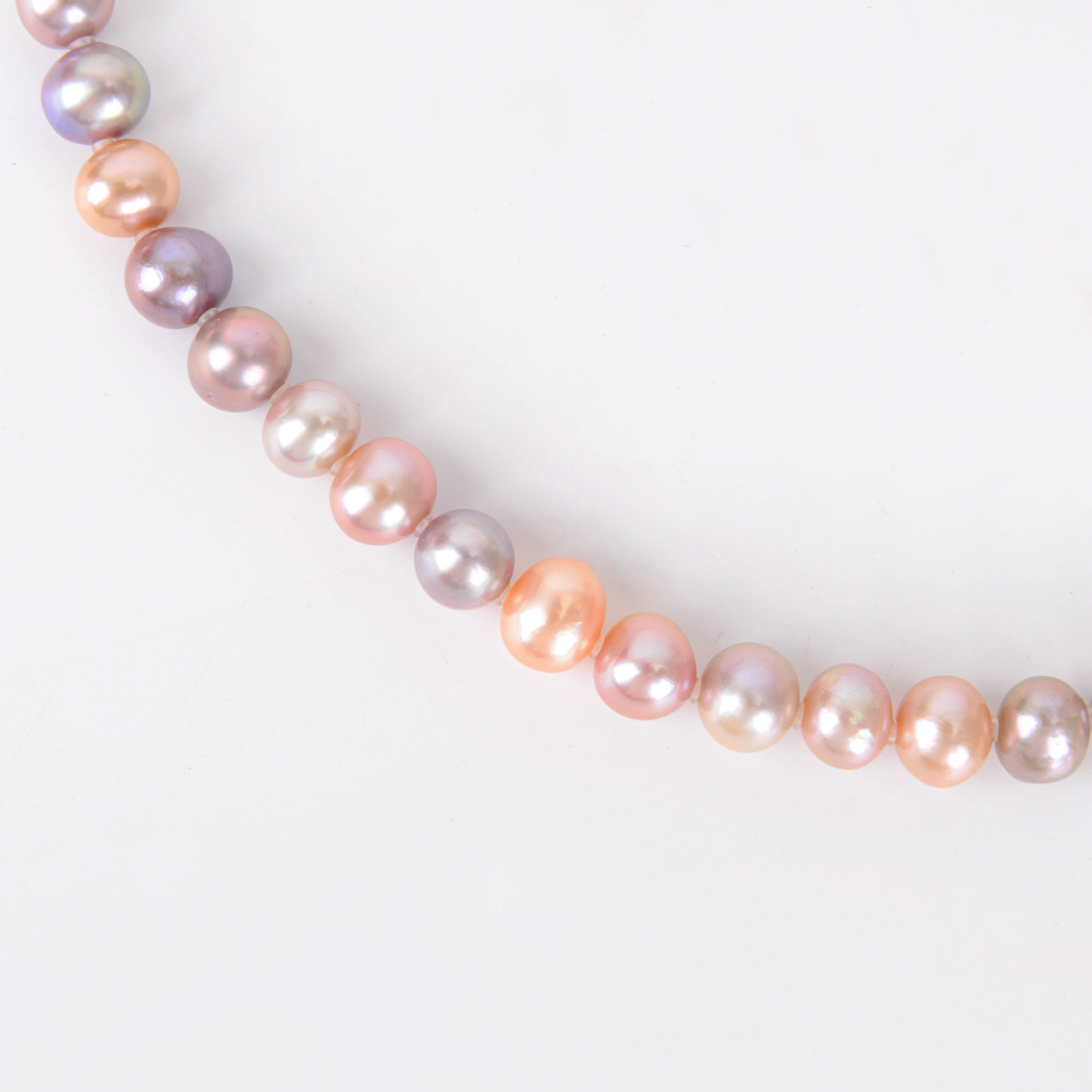 Natural freshwater pearl mixed color pearl necklace, French light luxury collarbone chain, gift beading Application Scenario