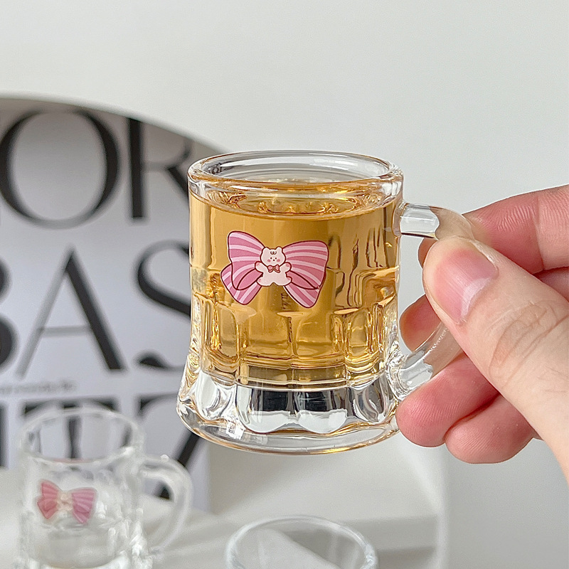 This is a high-appeal, girlish and cute fruit wine glass that is the same style as the Korean food vloggers full figure