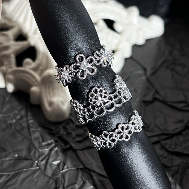 Minimalist plain lace flower hollowed-out fashionable open ring, feminine, light luxury, high-end feel, personalized and versatile ring Specification drawing