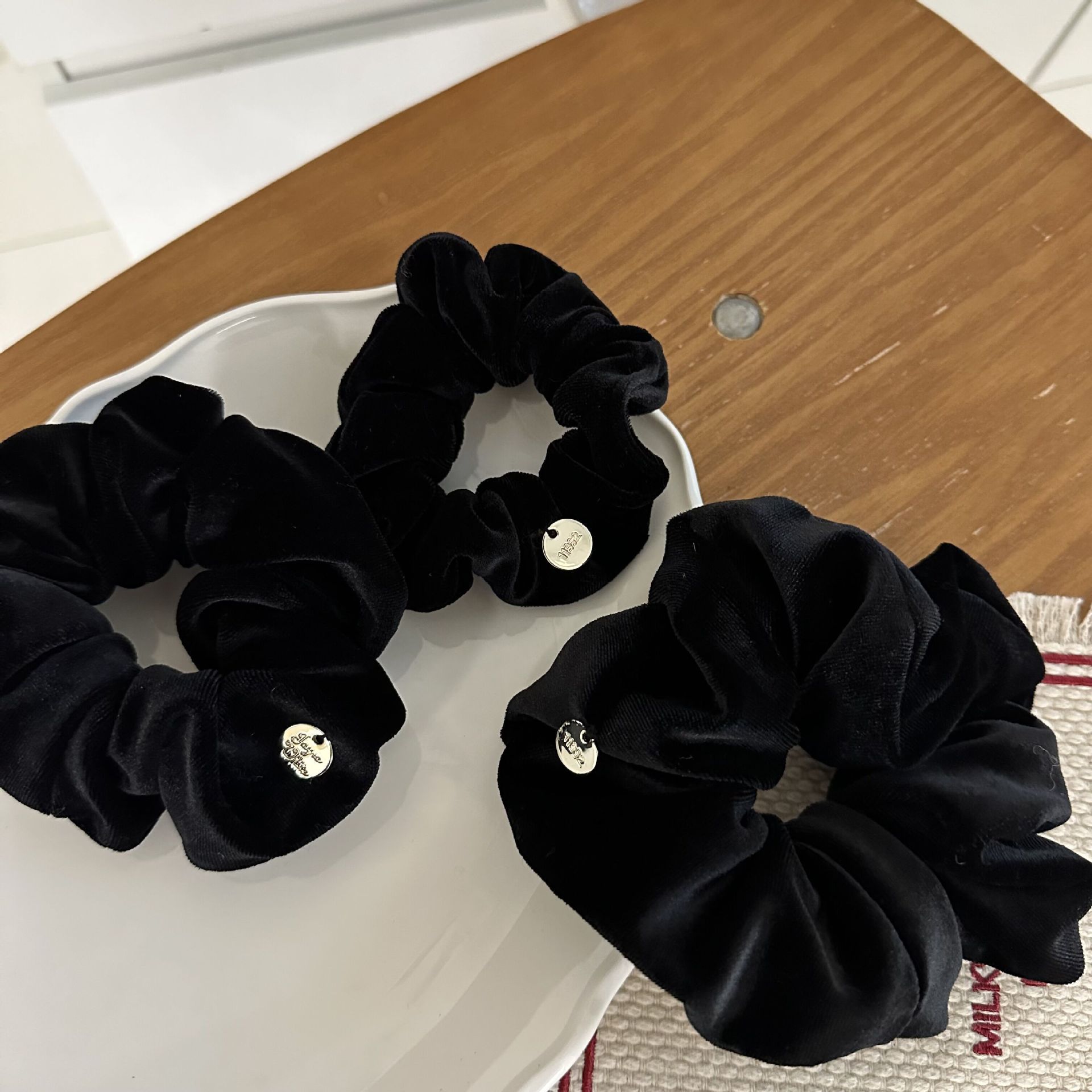 Five-gold velvet black hair band large intestine band Korean style rubber band ins high appearance level Korean spring and summer hair band with a sense of luxury full figure