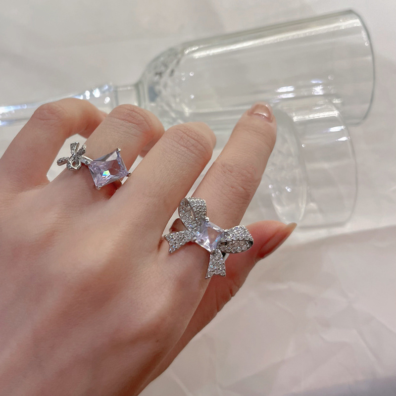 Sweet and cool bow, full diamond zirconia open ring, a niche design for women, with a cold style and a sense of high-end luxury full figure