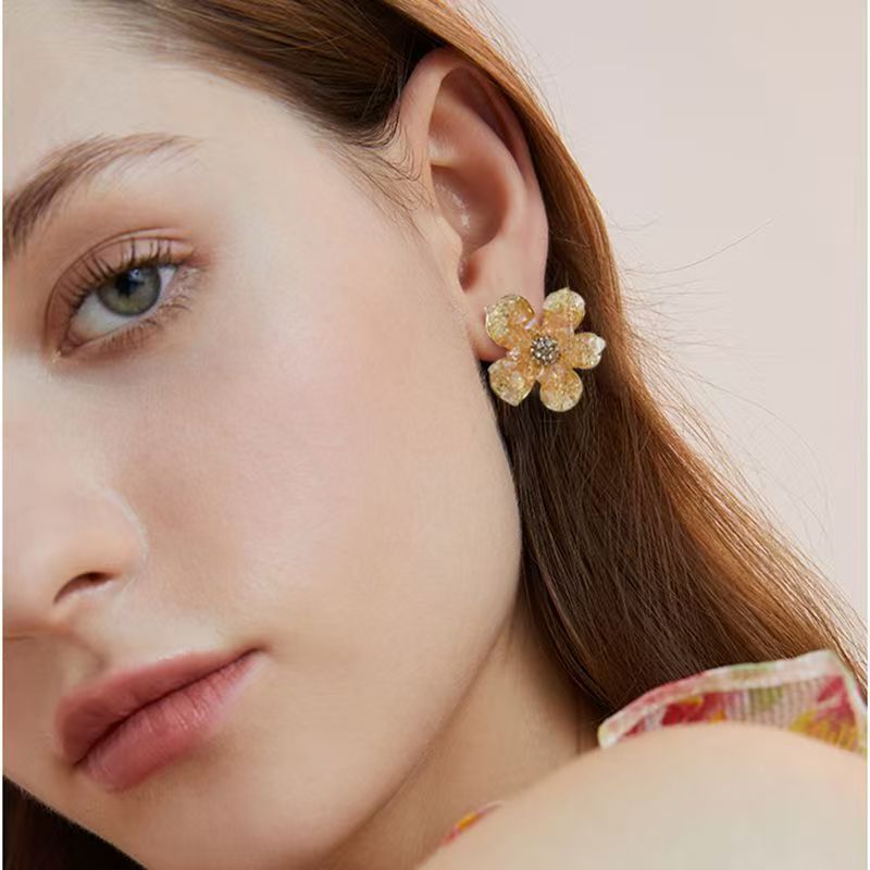 Trendy yellow crystal flower stud earrings, fashionable and versatile for women, trendy and elegant earrings, high-end earrings wholesale details Picture
