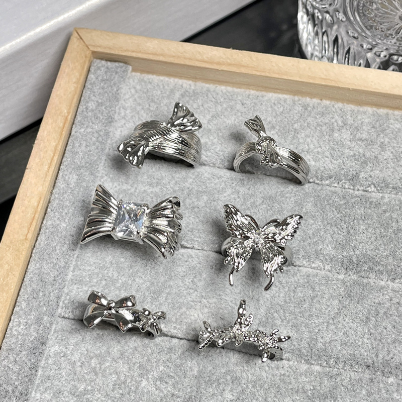 Minimalist plain circle bow open ring, women's unique pleated design sense, fashionable index finger ring, cold trend details Picture