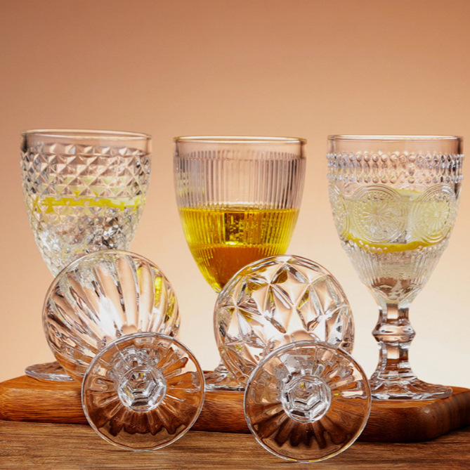 European retro low-footed sunflower-patterned wine glasses, wine glasses, champagne glasses, juice glasses, milkshake glasses, cold drink glasses full figure