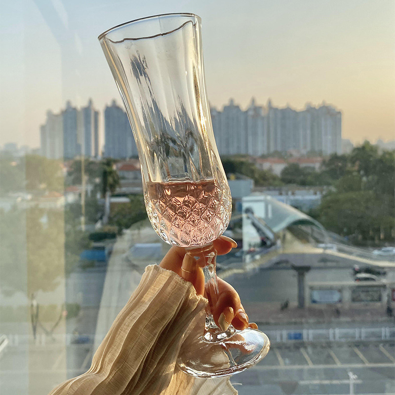 The vintage embossed diamond glass goblets from the Instagram-style internet-famous restaurant are of high appearance level, including champagne drinking glasses and juice glasses Specification drawing