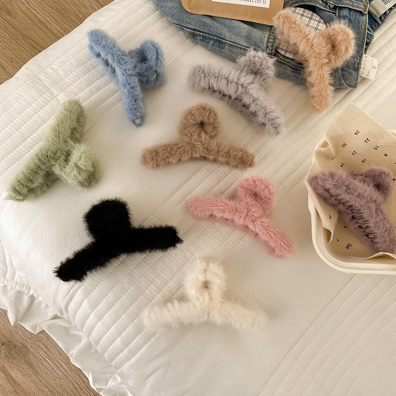 The new spring/Summer 2025 Korean faux rabbit plush hair clips, updo and grappling clips, high-end large-sized plush shark clips Specification drawing