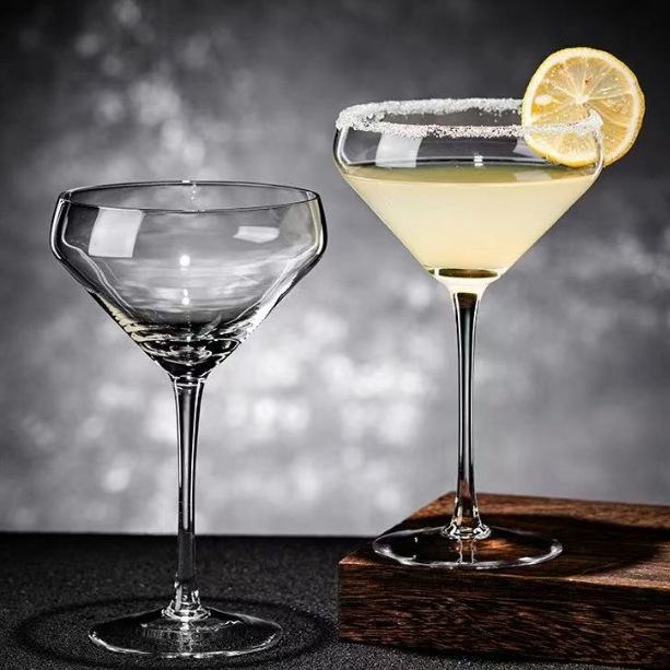 180ml crystal glass cocktail glass, Martini glass, shallow dish champagne glass, mousse glass, bar light cocktail glass Application Scenario
