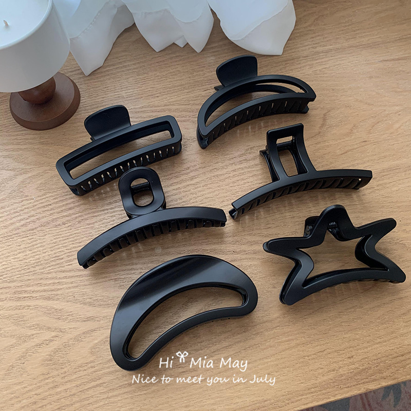 Matte tortoiseshell black five-pointed star hair clip, retro spring and summer updo hair clip, shark clip, large hair clip, high-end feel Application Scenario