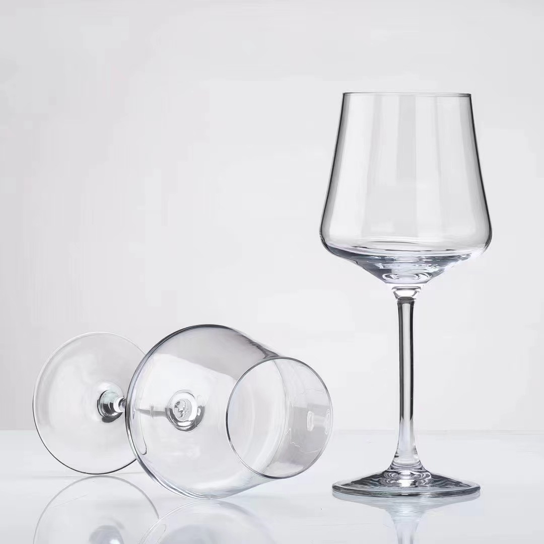 Cold-cut glass wine glasses, household and commercial large-capacity wine goblets, champagne glasses, wine sets Application Scenario
