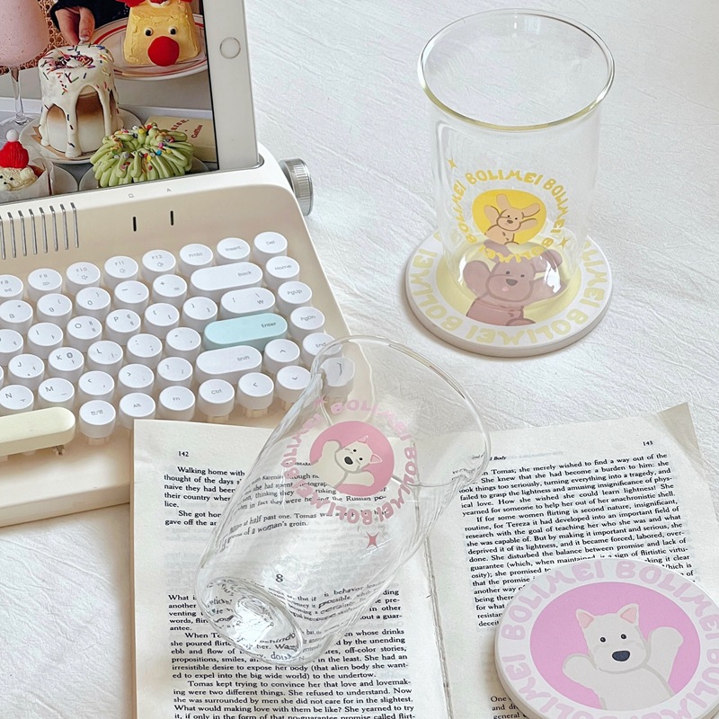 Couple water cups, Korean InS-style glass cold brew coffee cups, cartoon glass cups, large-capacity drinking cups Application Scenario