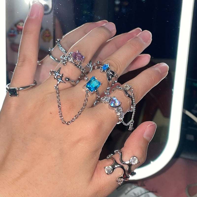A niche design sense women's ring, light luxury, ins cold style, diamond-encrusted zircon chain, unique French open-mouth food ring full figure