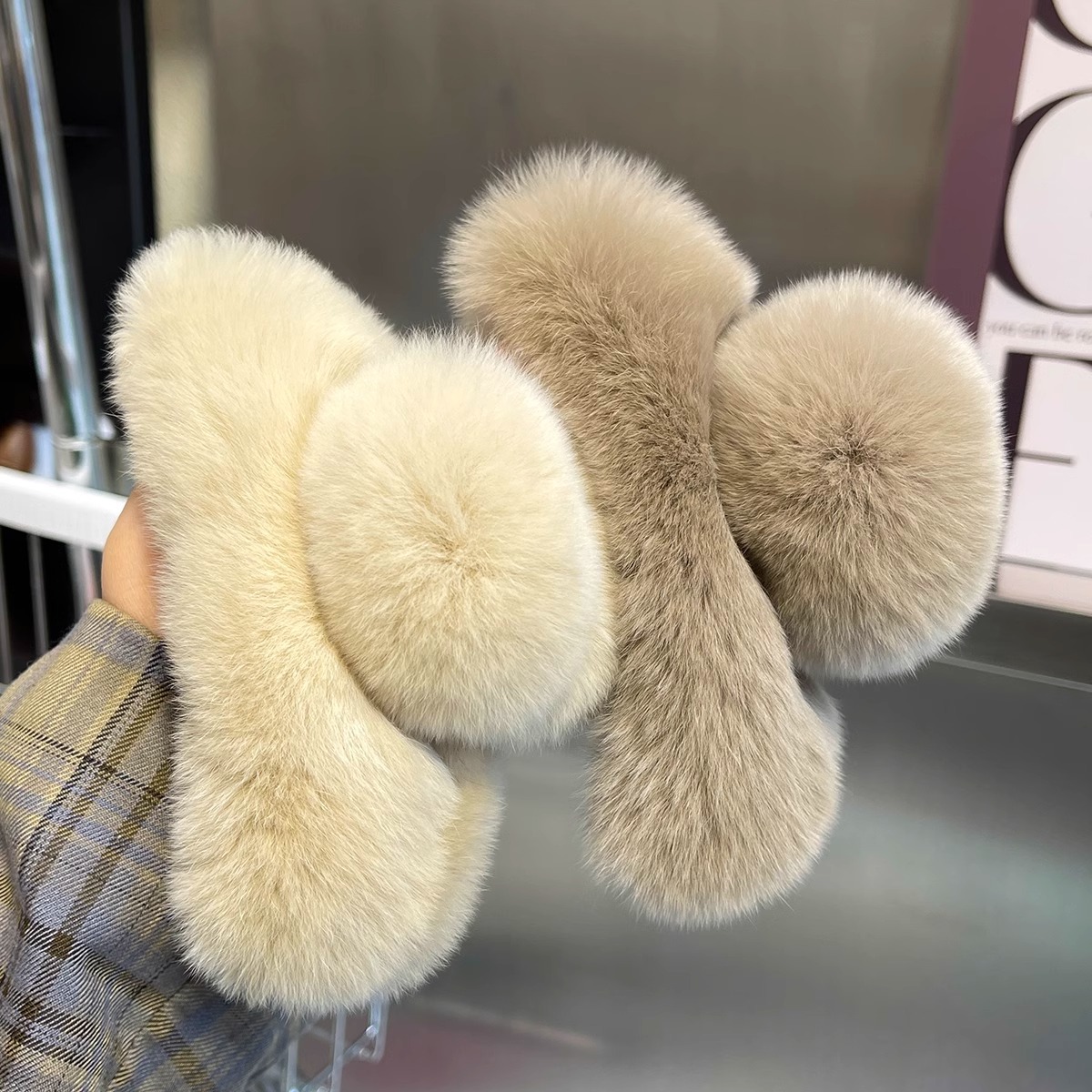 Korean genuine mink rabbit hair clips, women's hair accessories, high-end shark clips, plush updo hair clips, oversized fur hair clips Specification drawing