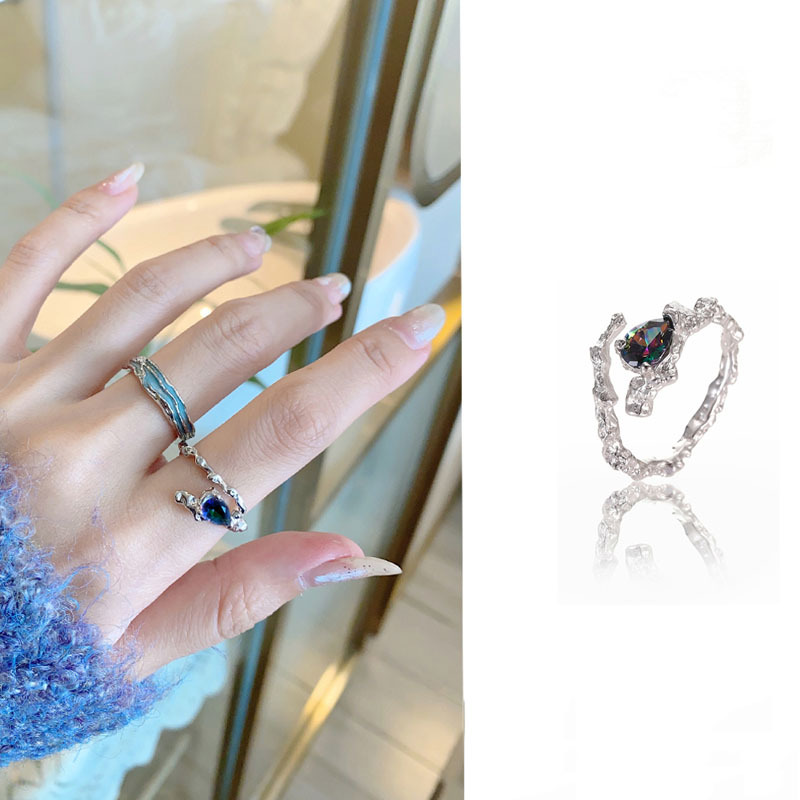The ring has an adjustable opening for women, exuding a sense of high-end fashion and versatility. It features a niche, cold style and a unique, ins mint green food ring full figure