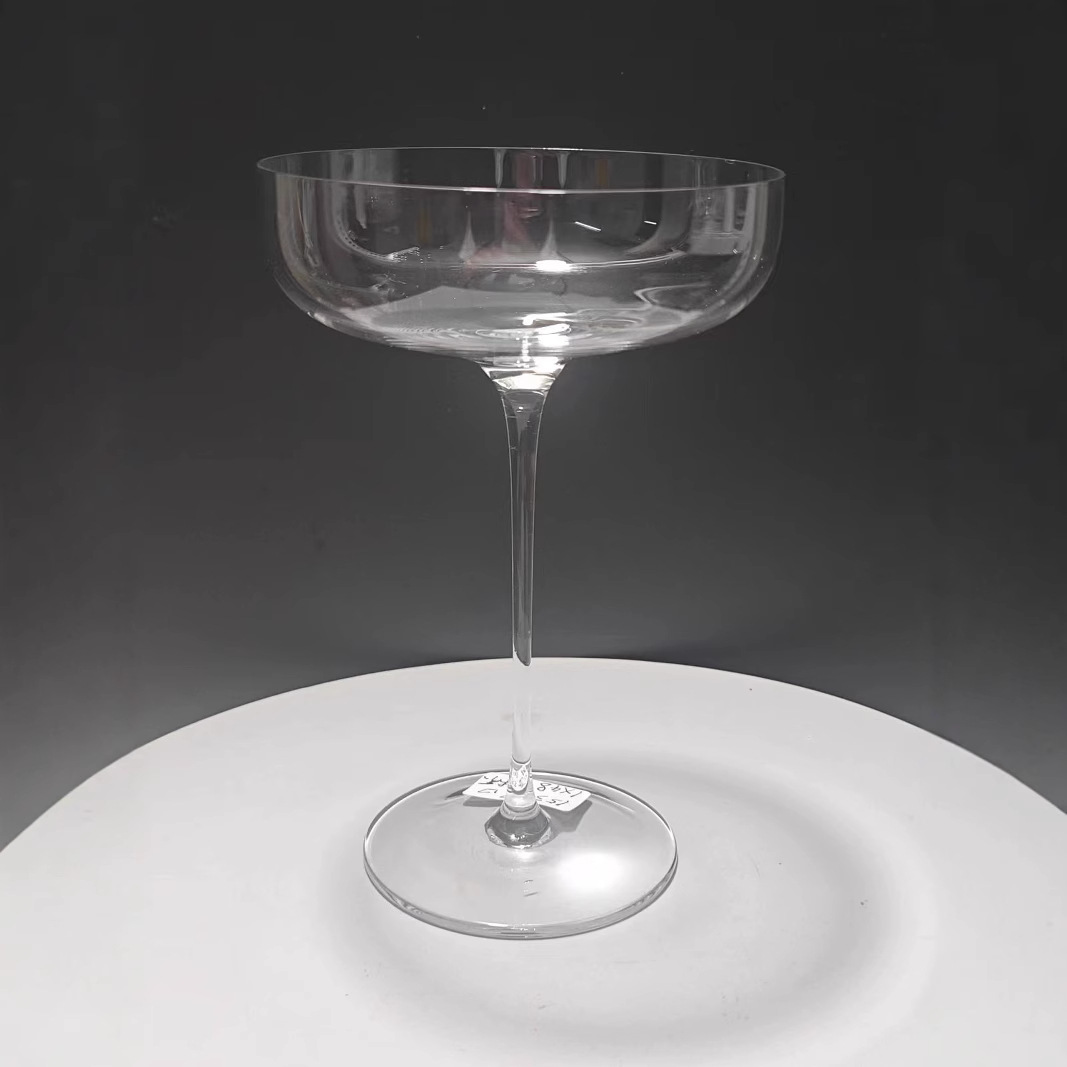 Ultra-thin tall glass, tapered tower glass, cocktail glass, bar lychee fruit glass, Martini glass, sweet wine special mix glass Application Scenario