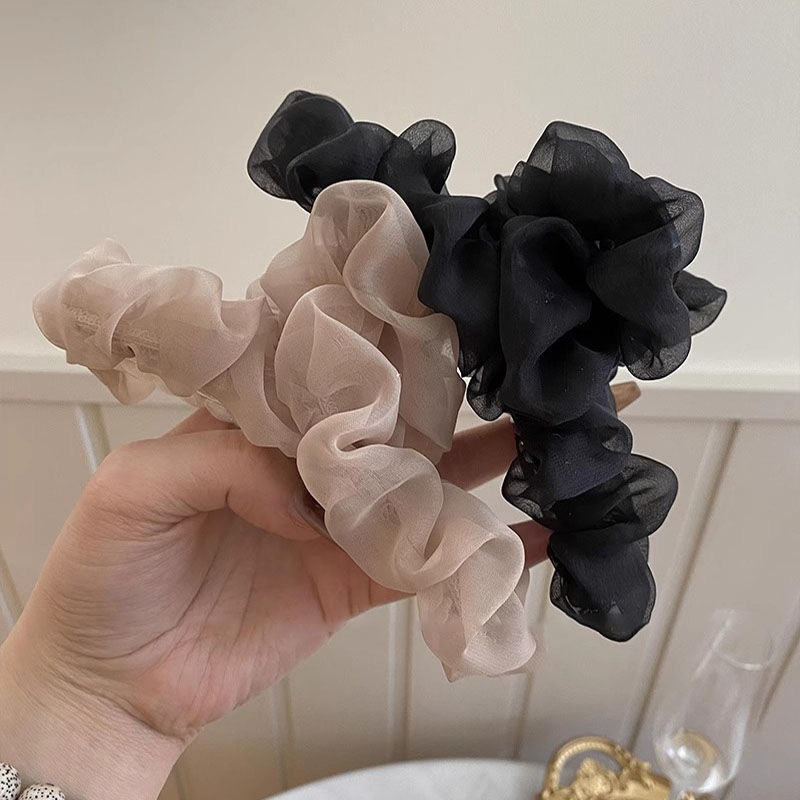 Super fairy-like summer mesh shark clip for women's back head style, large and high-end hair clip, claw clip Application Scenario