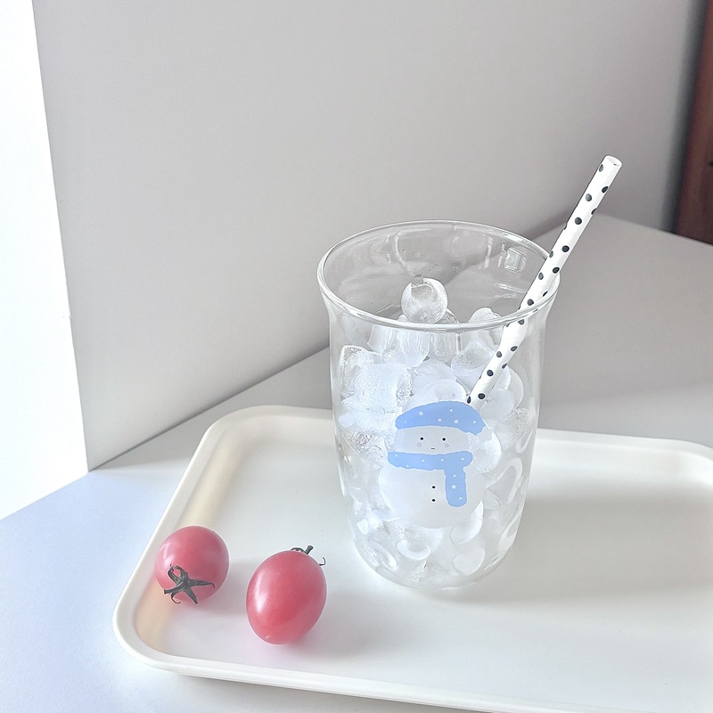 Cross-border Christmas snowman glass cup, high borosilicate InS-style high borosilicate cup, heat-resistant water cup, coffee cold brew cup Application Scenario