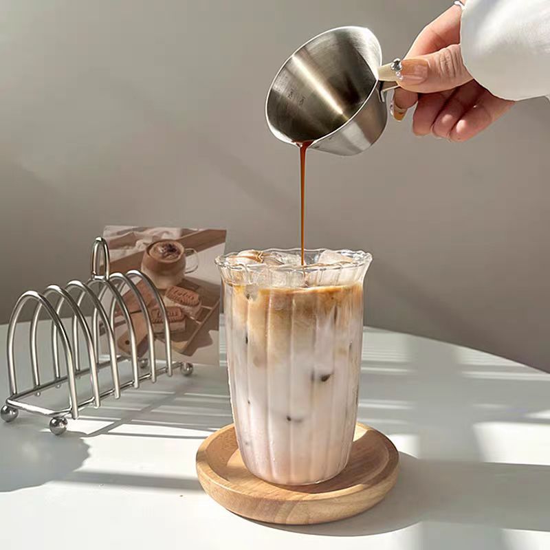 The coffee shop's niche retro vertical patterned transparent glass water cup, iced latte coffee cup, and high borosilicate glass single-layer cup details Picture