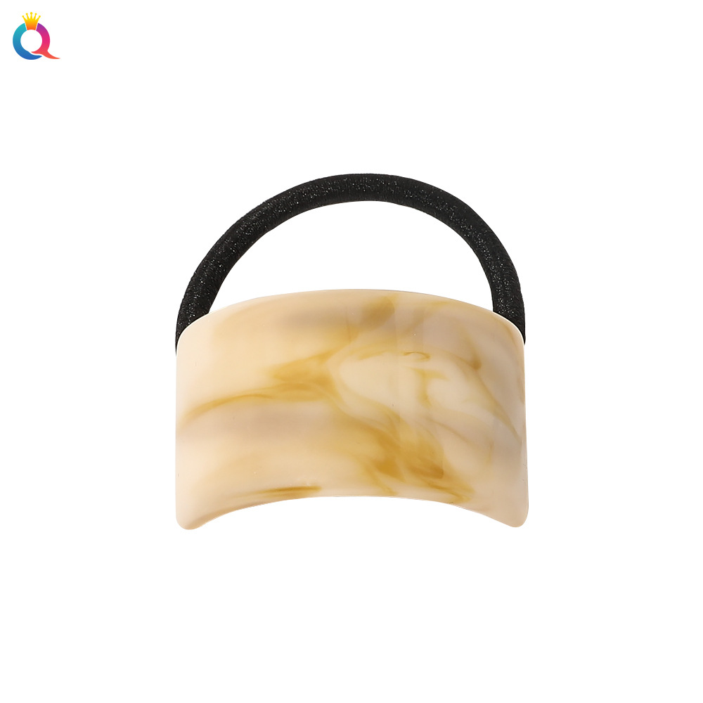 Qiyue European and American cross-border acetic acid hair bands are simple and versatile. They are made of leather bands, large intestine hair bands, ponytail hair ties, and hair accessories Item Picture