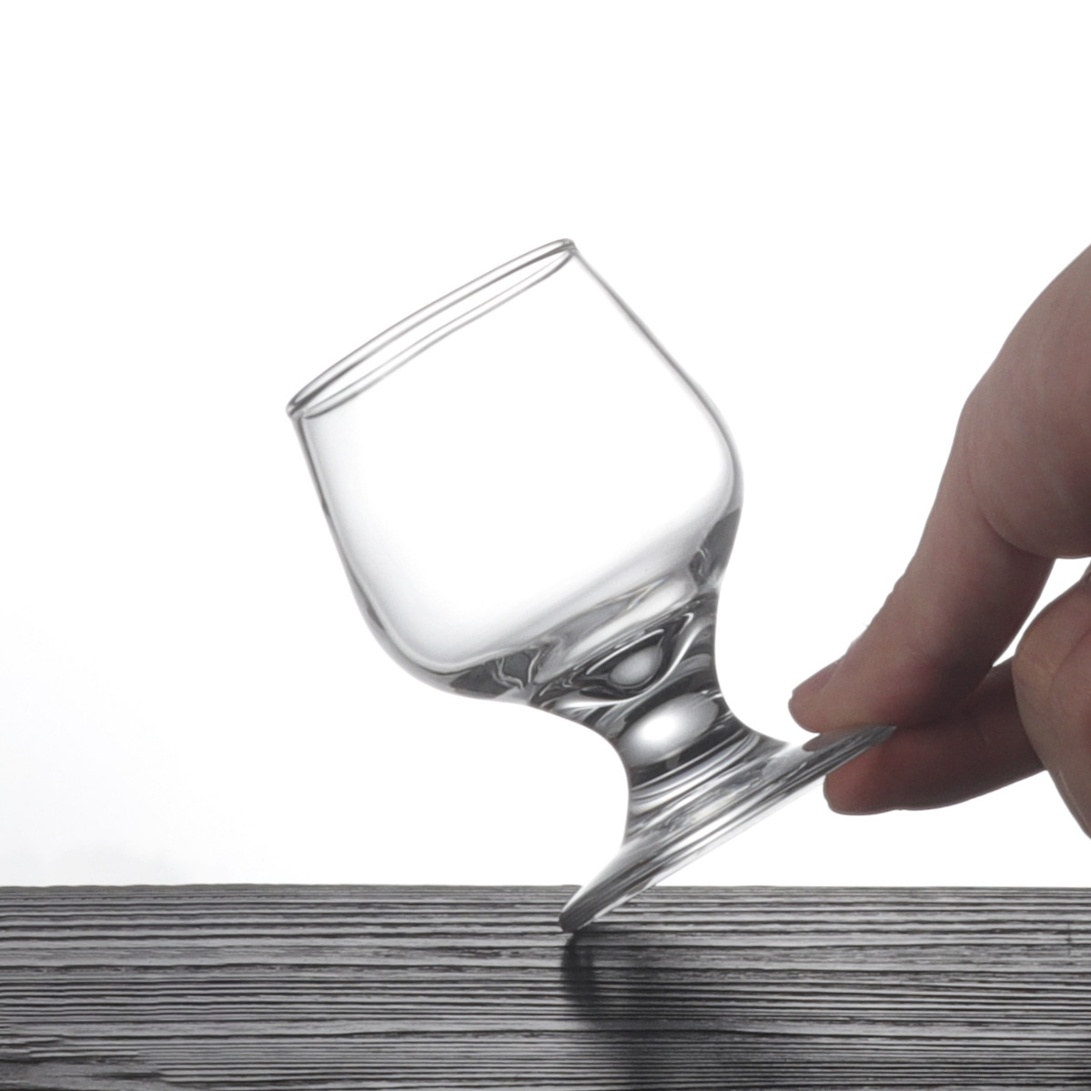 Thickened bar brandy glass, glass wine glass, white spirit glass, crystal glass, whisky glass, short-stemmed and big-bellied glass Application Scenario
