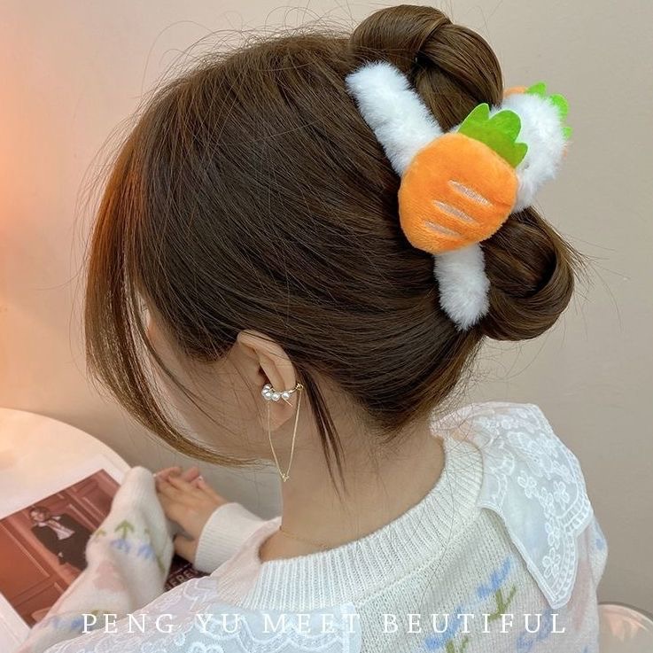 Cute carrot hairpins for women in autumn and winter, plush back of the head clips, headwear, updo hair clips, large shark clips, and hair clips full figure
