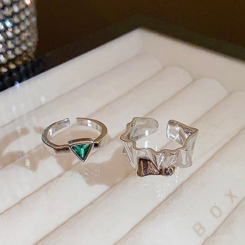 A simple pleated triangular zircon ring with a fashionable and high-end touch, a trendy and cool 2023 new style index ring Application Scenario
