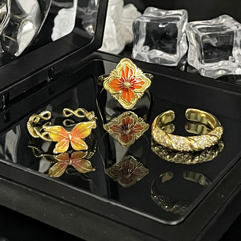 Retro court petal-shaped glazed open ring for women on Instagram, cold style butterfly index finger ring, elegant and individual ring trend details Picture