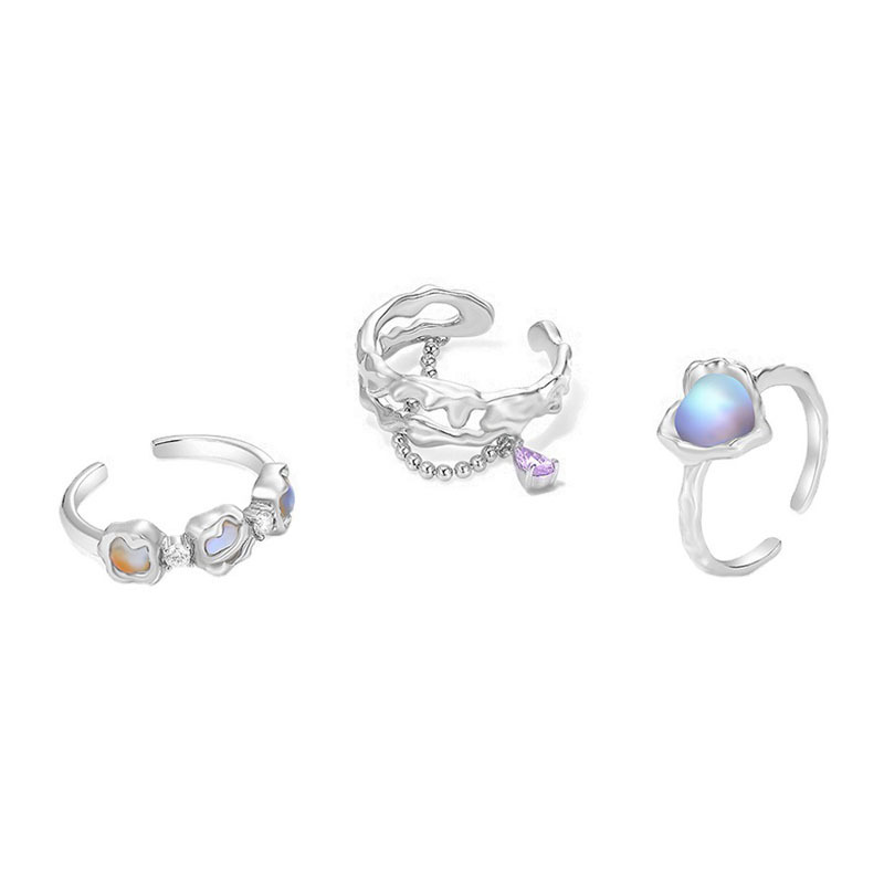 The niche design of the best friend series features a unique heart-shaped ring with a cold and elegant feminine style, exuding a sense of luxury and sophistication. It is a fashionable open index finger ring full figure