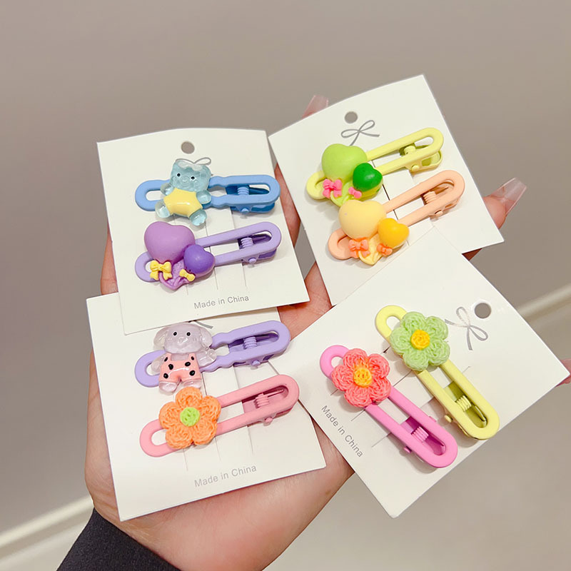 Baby hair clips, Korean girls' bangs clips, princess headwear, cute cartoon little animals, girls' fashionable duckbill clips Application Scenario