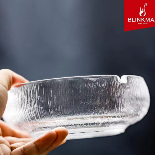 Lizun glass hammer-patterned ashtray Creative home living room ashtray, office and hotel decoration ashtray Application Scenario