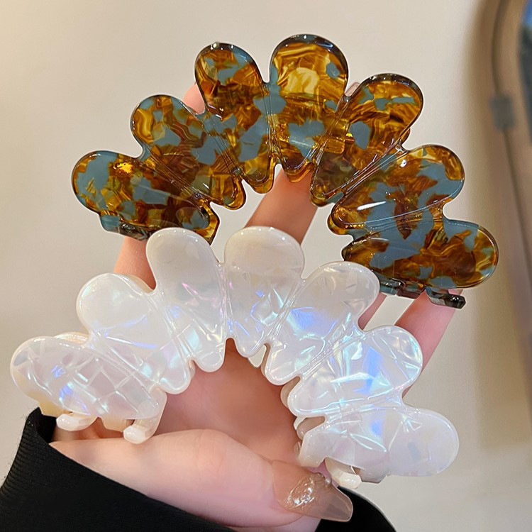 Elegant French petal clipper for women, 2025 new style, high-end look, back of the head updo, stylish shark clip headwear details Picture